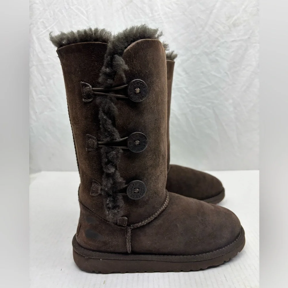 Ugg Bailey Button Boots, size 4 big girl, box 10